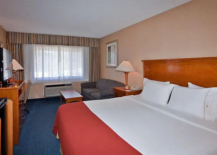 Express By Ihg Hotel 2*