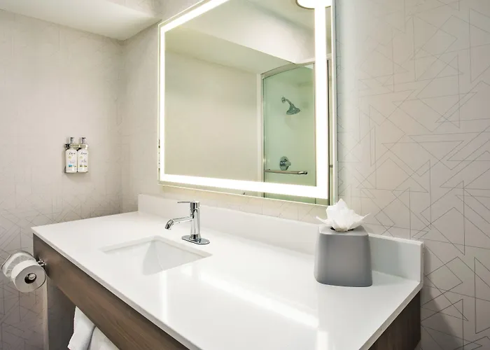 Express By Ihg Hotel 2*
