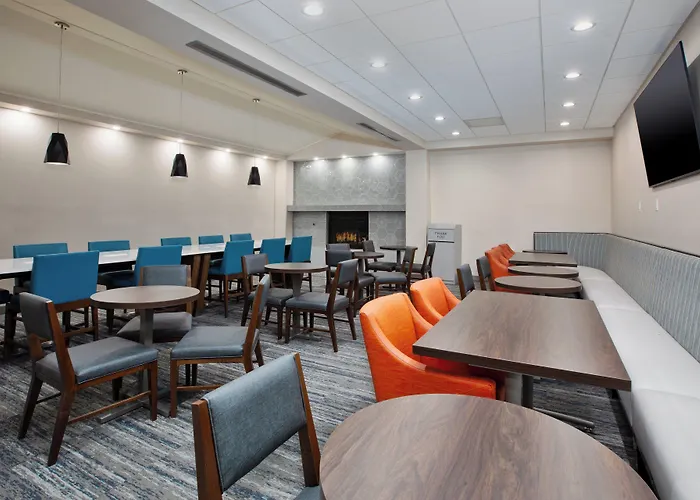 Express By Ihg Hotel 2*