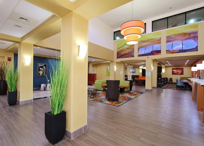 Express By Ihg Hotel 2*